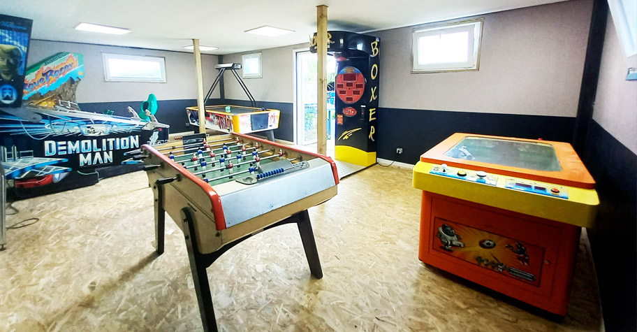 Camping le Roucan West - Salle de jeux
